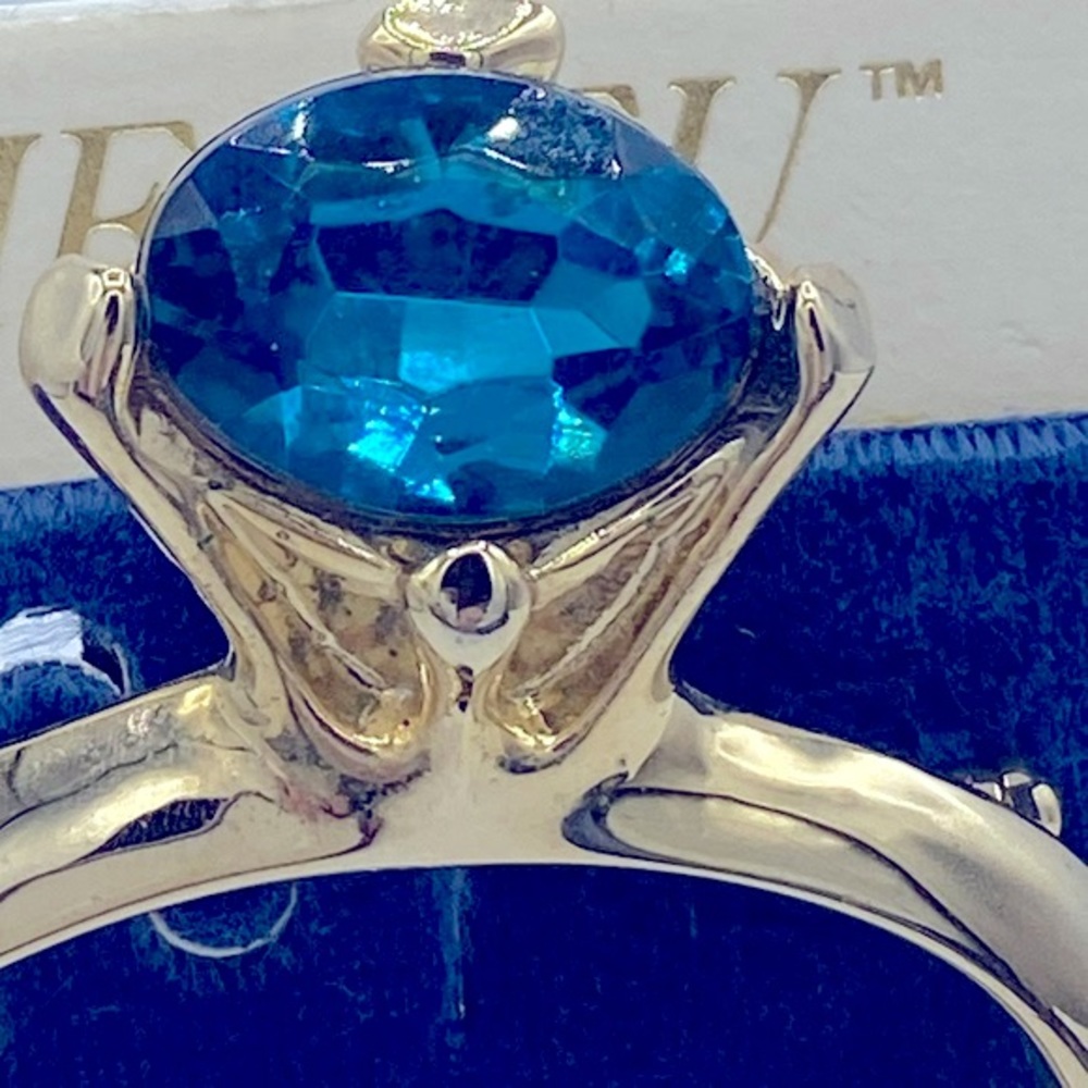Vintage Richelieu Large Gold Tone Ring Brooch/Pin With Blue Glass Center - Picture 4 of 5